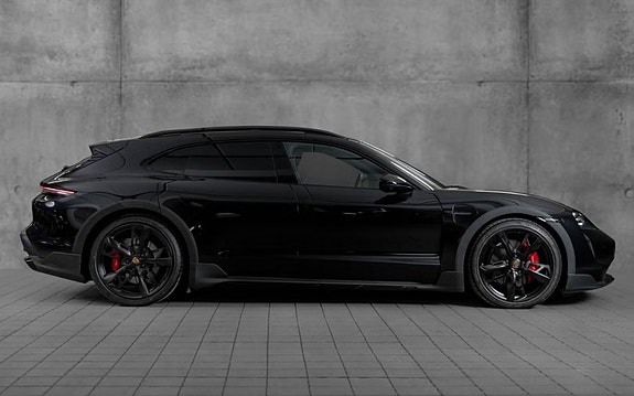 Porsche Taycan Cross Turismo 2 of 5