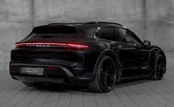 Porsche Taycan Cross Turismo 3 of 5