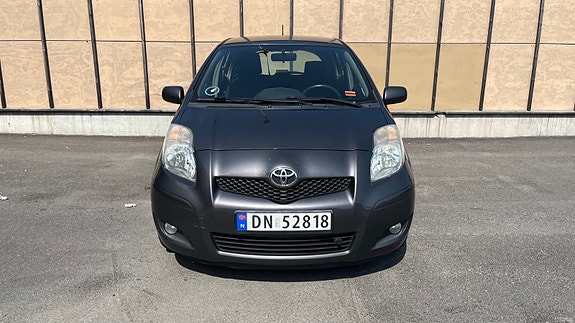 Toyota Yaris 2 of 5