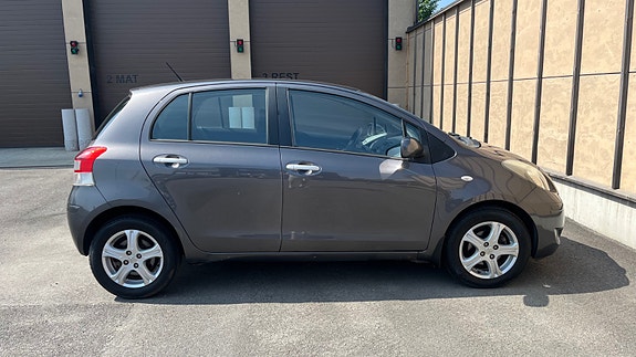 Toyota Yaris 4 of 5