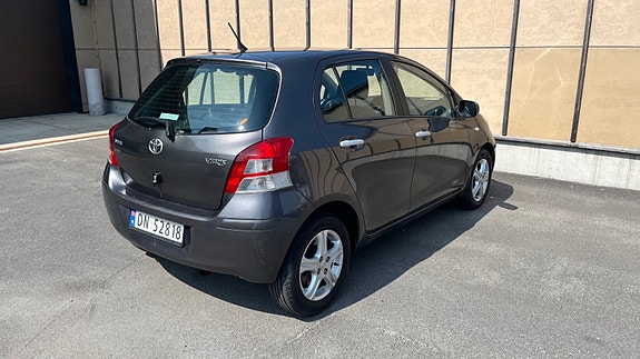 Toyota Yaris 5 of 5