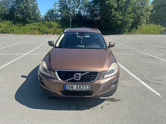 Volvo XC60 2 of 15