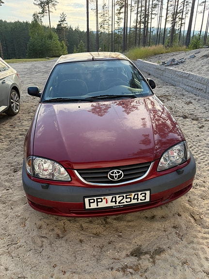 Toyota Avensis 2 of 5