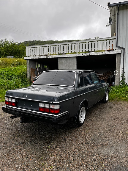 Volvo 244 4 of 5