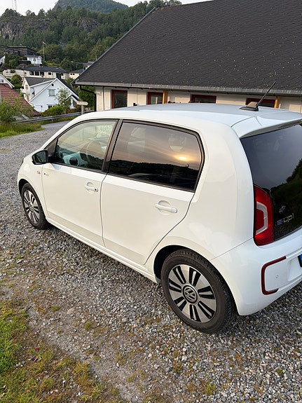 Volkswagen e-Up! 2 of 5