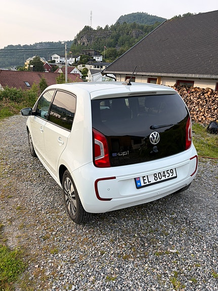 Volkswagen e-Up! 3 of 5