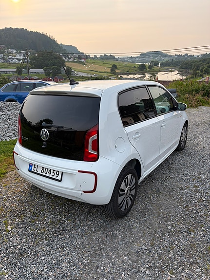 Volkswagen e-Up! 4 of 5