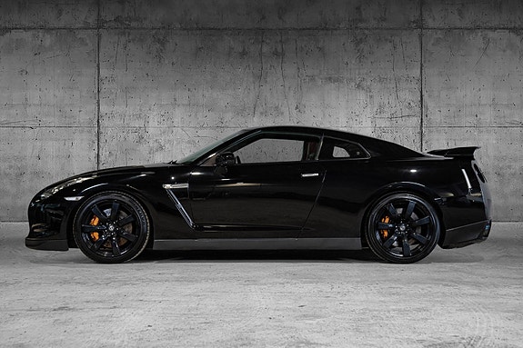 Nissan GT-R 5 of 30