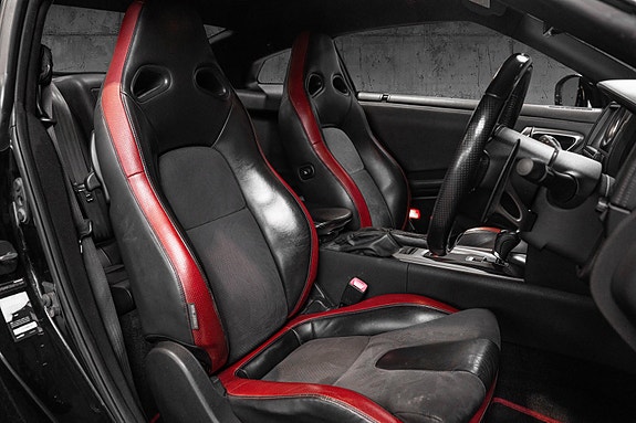 Nissan GT-R 14 of 30