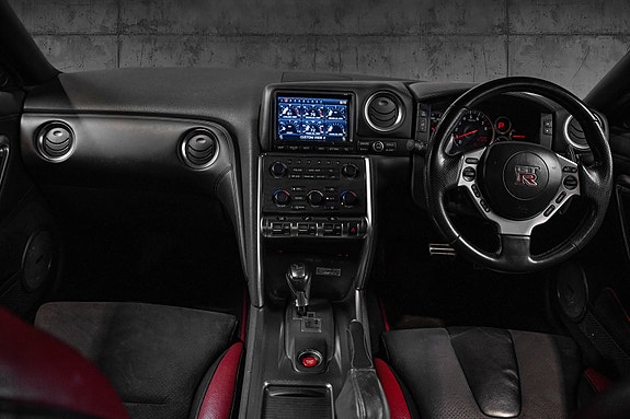 Nissan GT-R 15 of 30