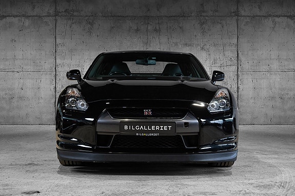 Nissan GT-R 2 of 30