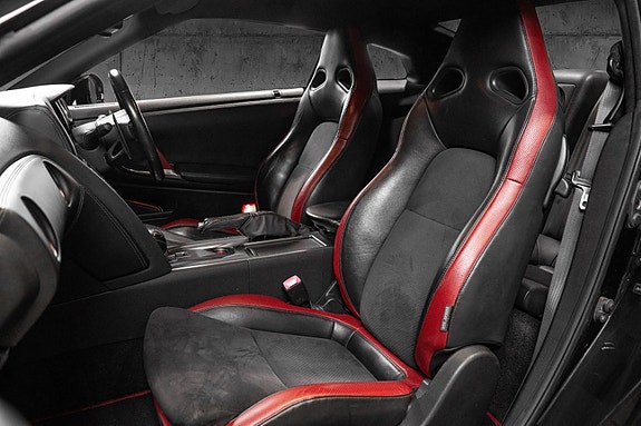 Nissan GT-R 13 of 30