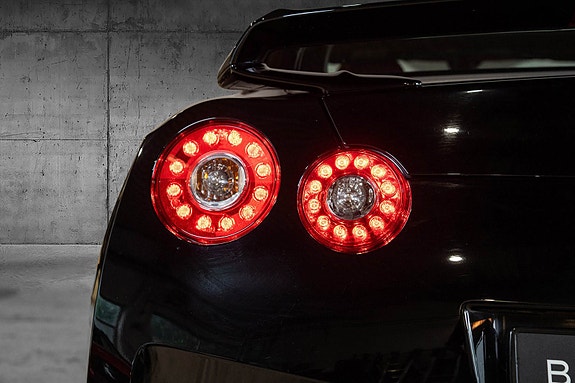 Nissan GT-R 12 of 30