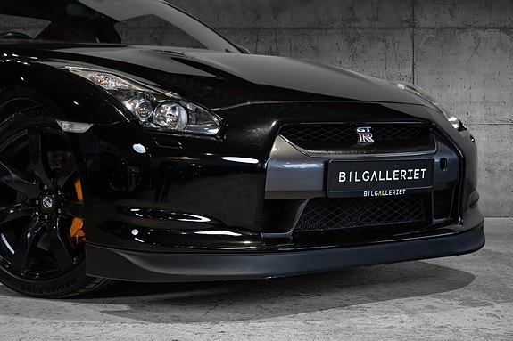 Nissan GT-R 3 of 30