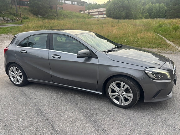 Mercedes-Benz A180 3 of 5