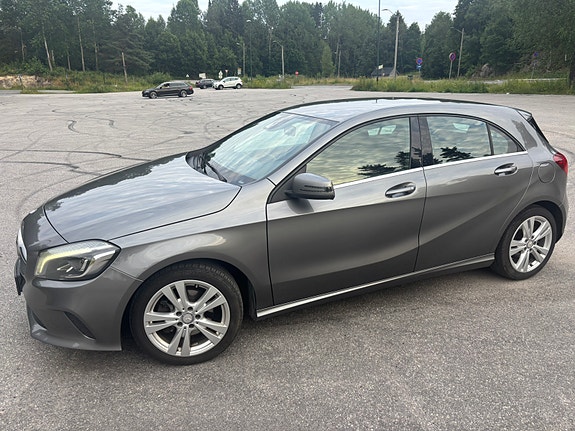Mercedes-Benz A180 4 of 5