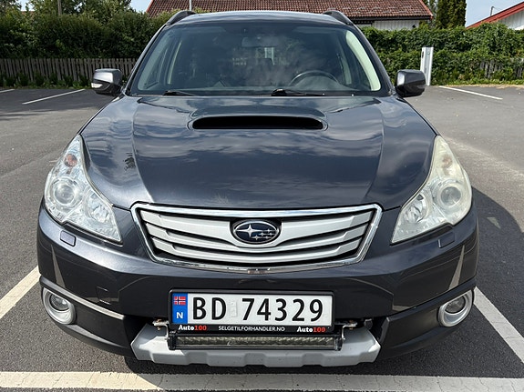 Subaru Outback 2 of 5