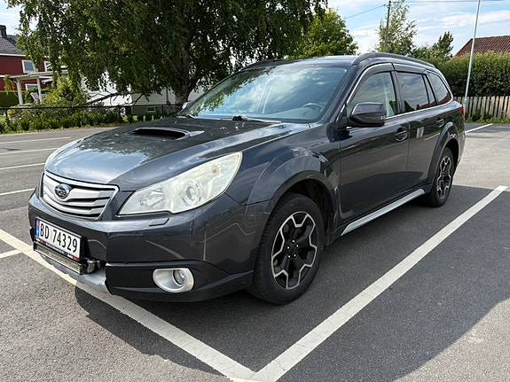 Subaru Outback 3 of 5