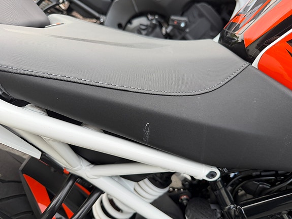 KTM 390 Duke 9 of 12