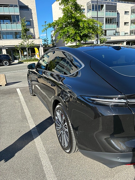 NIO ET5 3 of 5