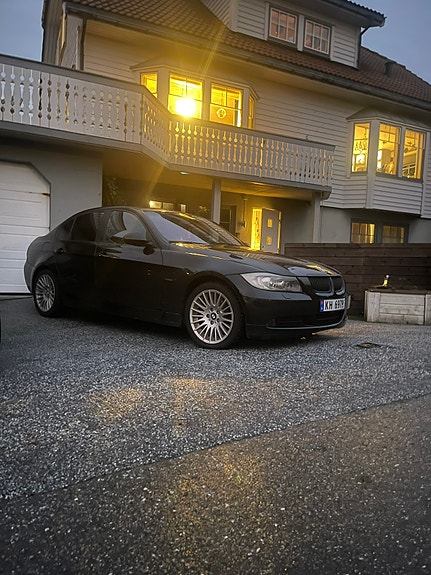 BMW 320d 3 of 5
