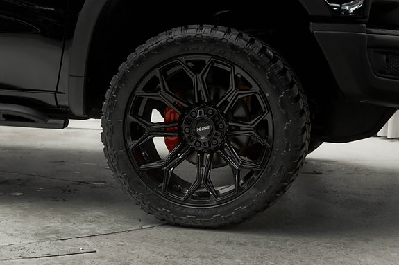 Chevrolet Silverado 3 of 5