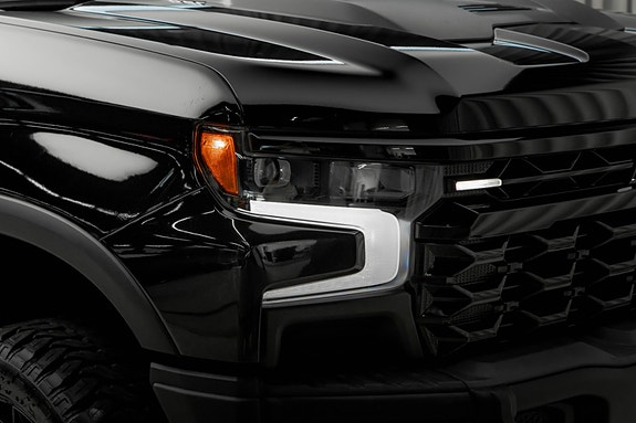 Chevrolet Silverado 4 of 5