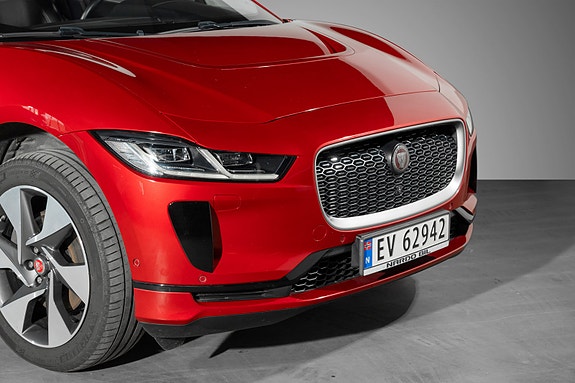 Jaguar I-PACE 2 of 5