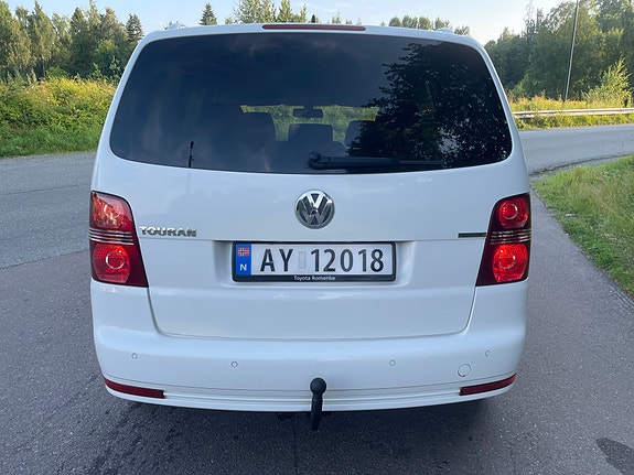 Volkswagen Touran 4 of 5
