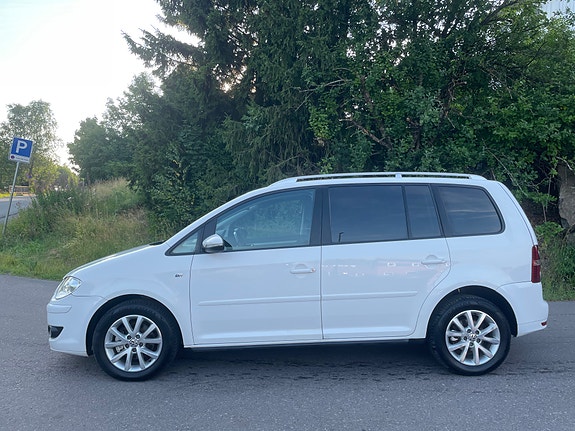 Volkswagen Touran 3 of 5