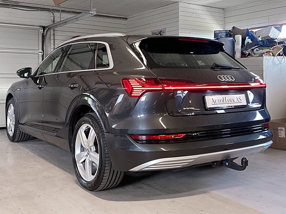 Audi e-tron 3 of 5