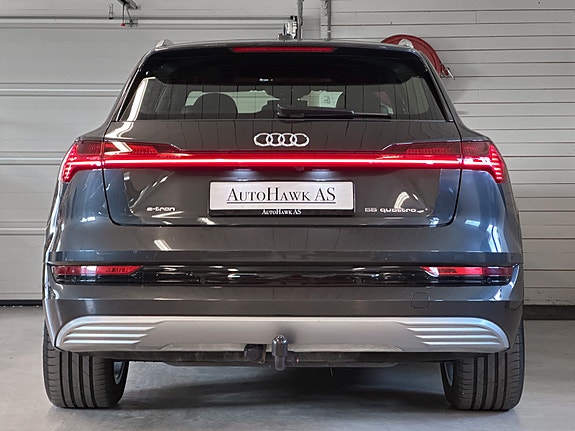 Audi e-tron 4 of 5