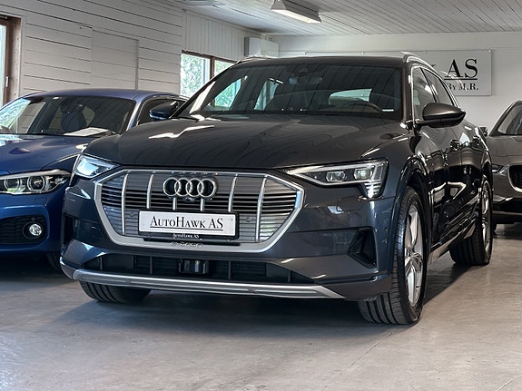 Audi e-tron 2 of 5