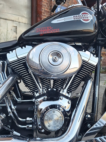 Harley-Davidson FLSTC Heritage Softail Classic 3 of 5