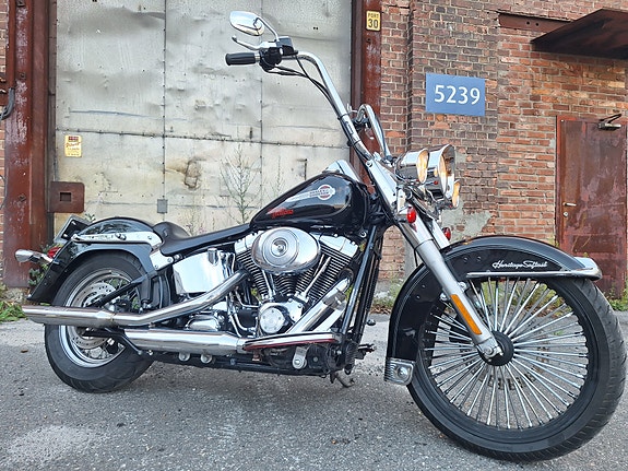 Harley-Davidson FLSTC Heritage Softail Classic 2 of 5