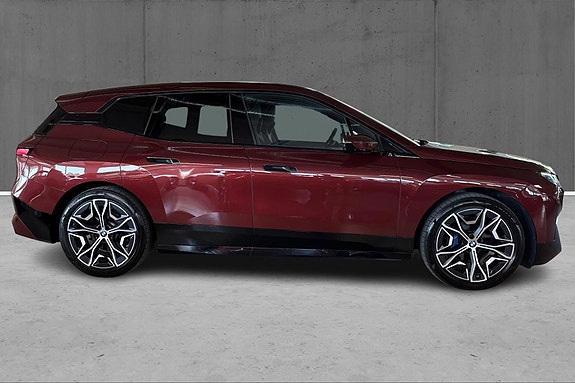 BMW iX 4 of 5
