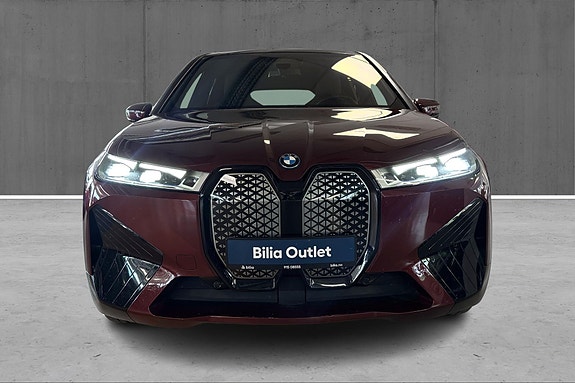 BMW iX 2 of 5