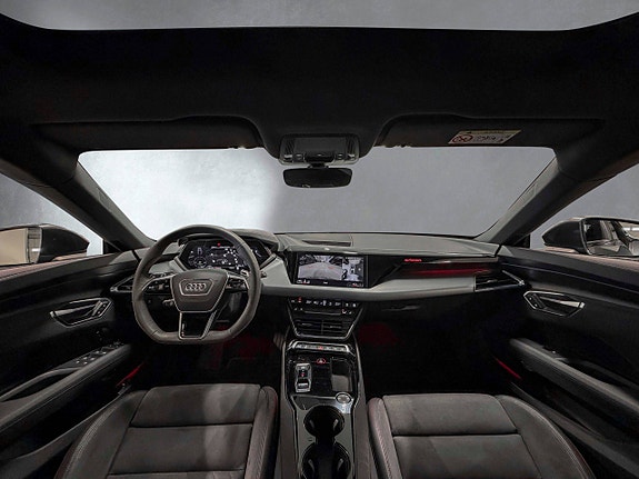 Audi e-tron GT 15 of 30