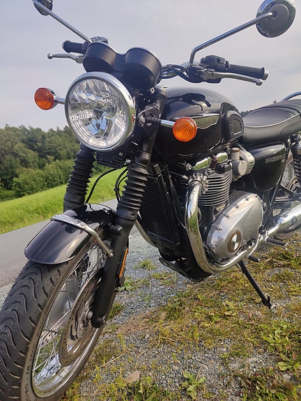 Triumph Bonneville T120 2 of 5