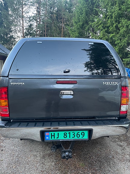 Toyota HiLux 3 of 5