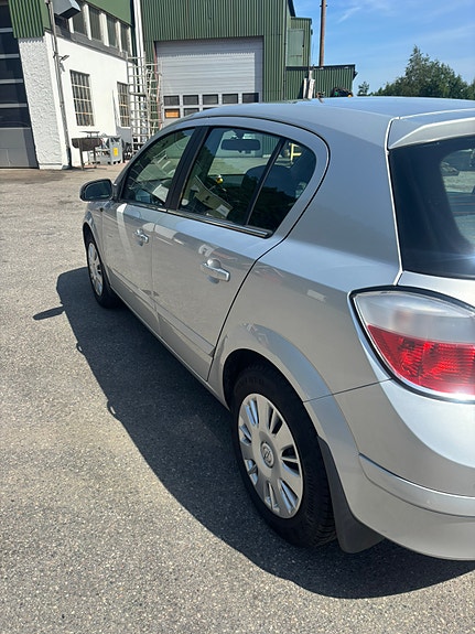 Opel Astra 3 of 5