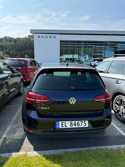 Volkswagen e-Golf VII 2 of 5