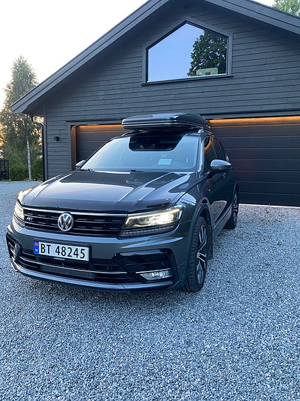 Volkswagen Tiguan 3 of 5