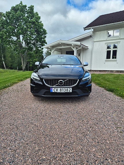Volvo V40 2 of 5