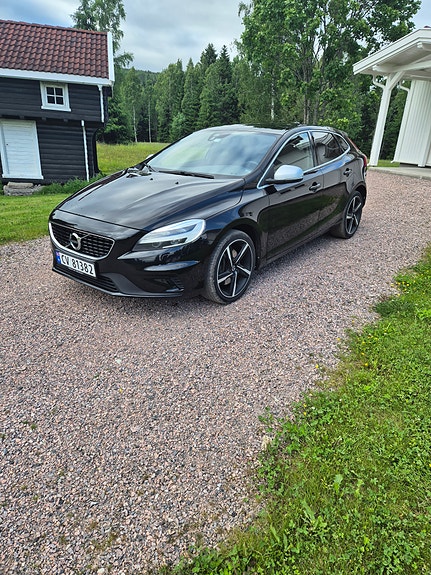 Volvo V40 3 of 5