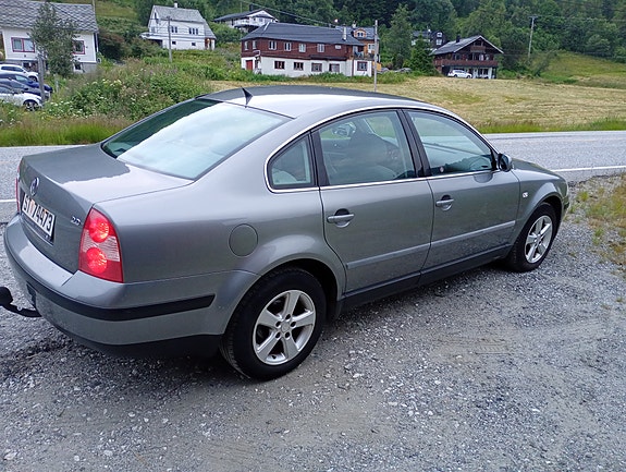 Volkswagen Passat 5 of 5