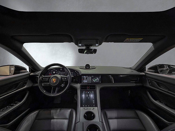 Porsche Taycan 17 of 30