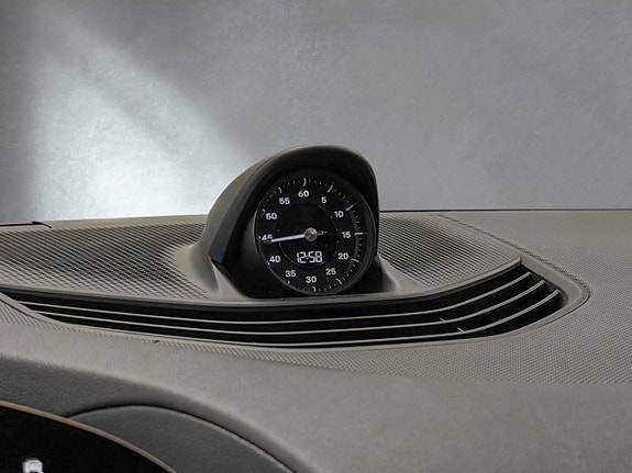 Porsche Taycan 26 of 30