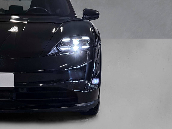 Porsche Taycan 10 of 30