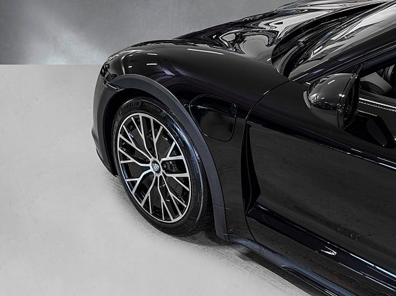 Porsche Taycan 7 of 30